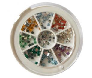 Zdobící kamínky v kulatém boxu, tvar kostička